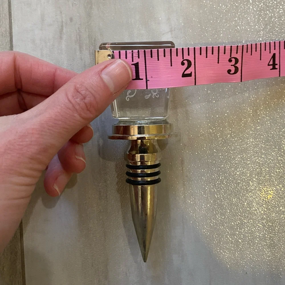 Script W Glass Cube Wine Bottle Stopper